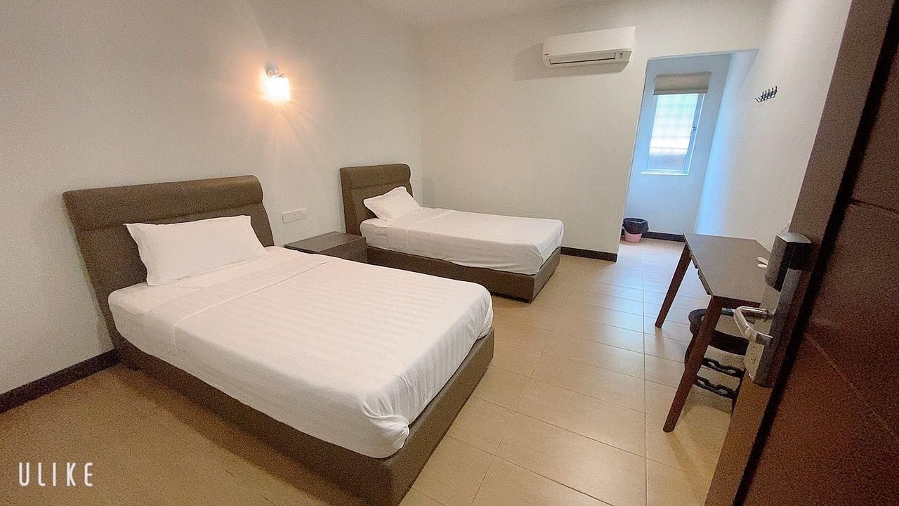 Twin Bed Room