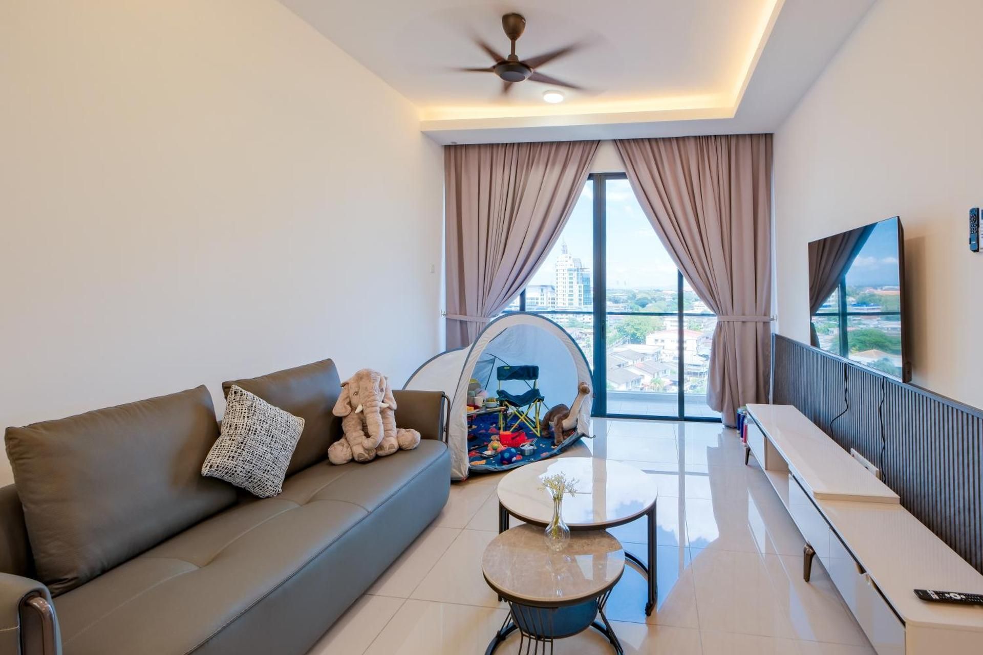 shared lounge/tv area