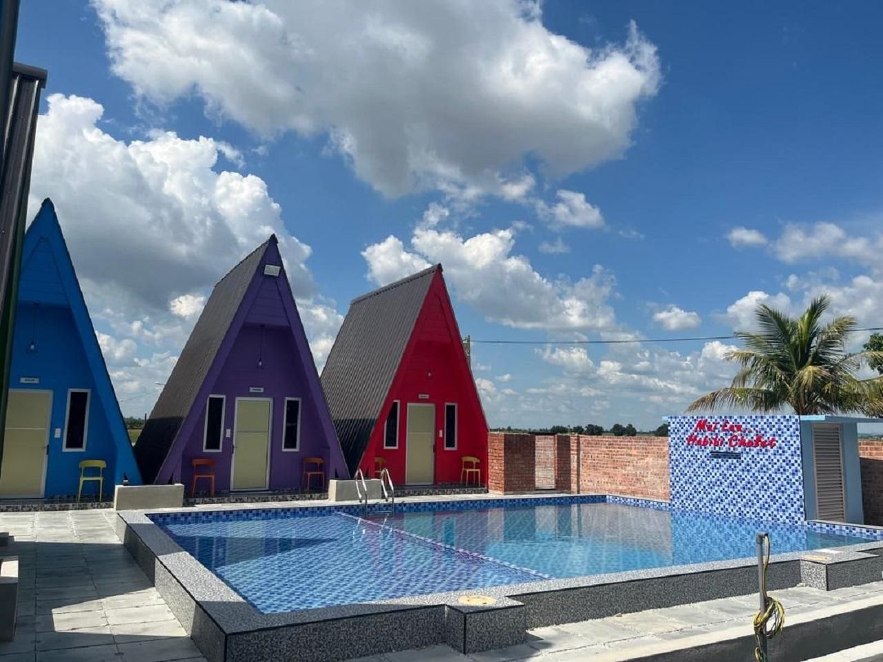 swimming pool [outdoor]