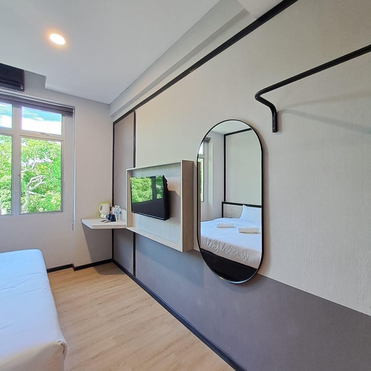 C Hotel Deluxe King Room