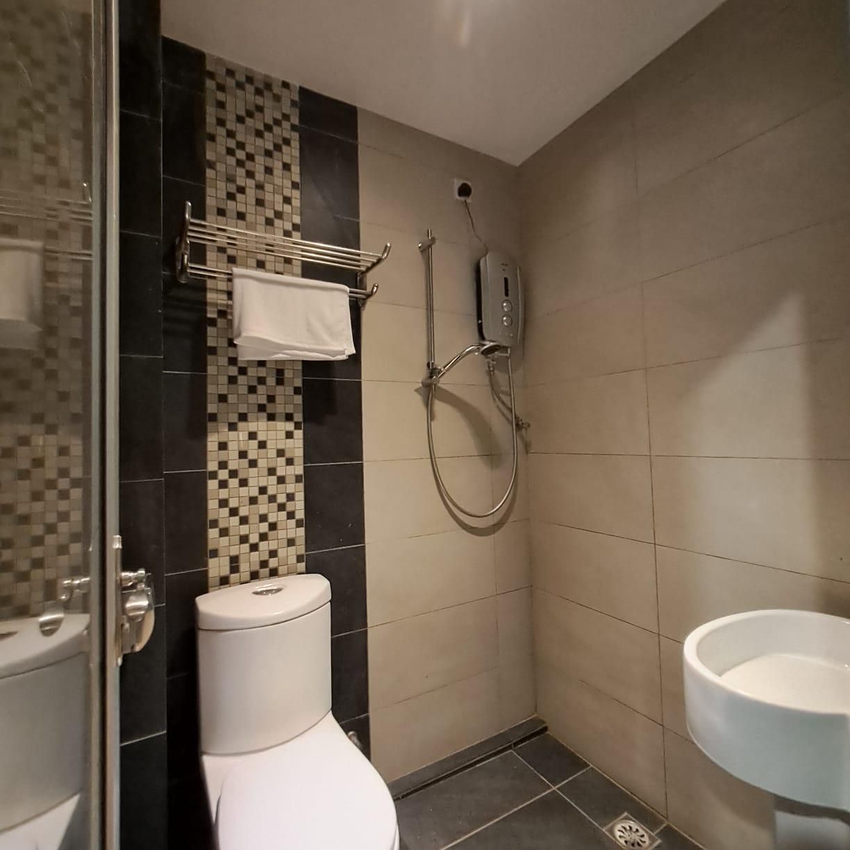 C Hotel Deluxe Twin Room 3