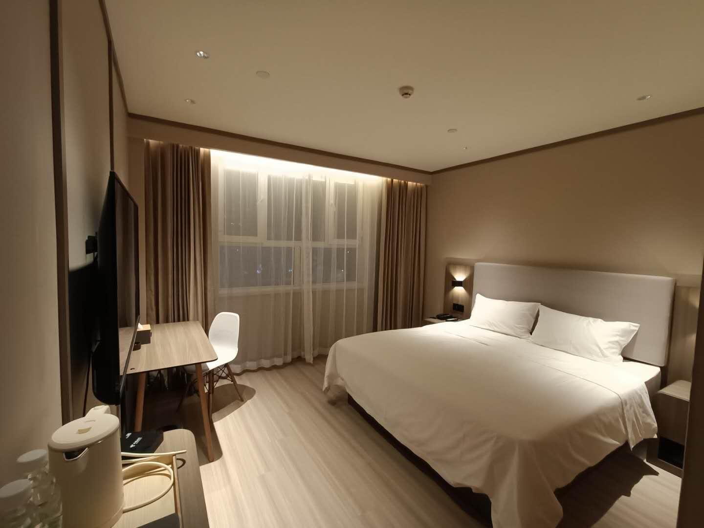 Huazhu - Room With Bed