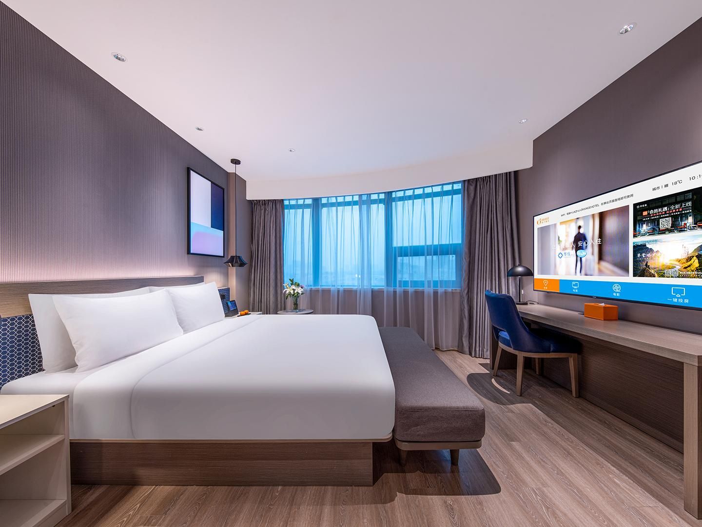 Hotel Queen Room