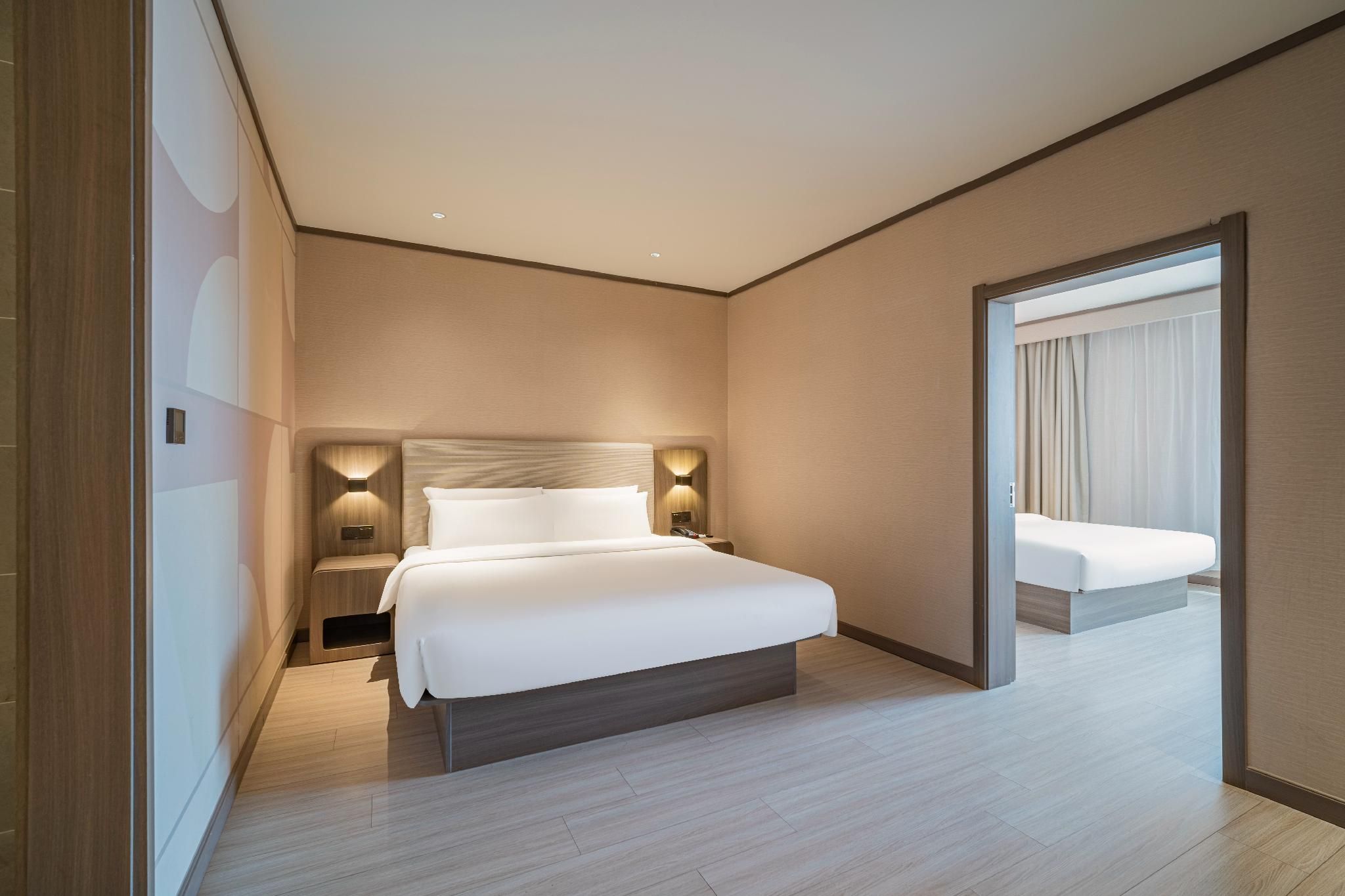 Huazhu - Suite With Twin Bed