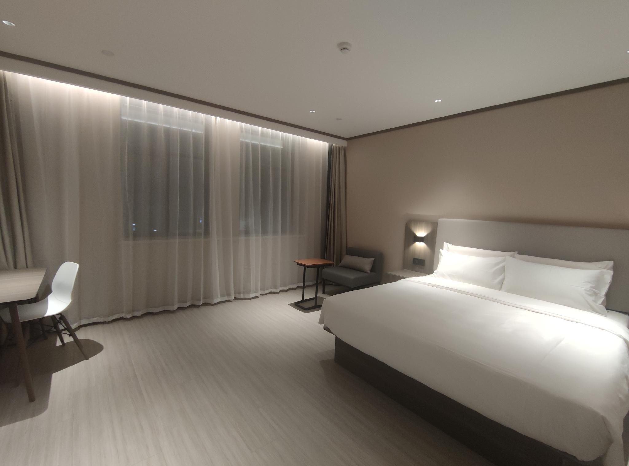 Huazhu - Room With Bed