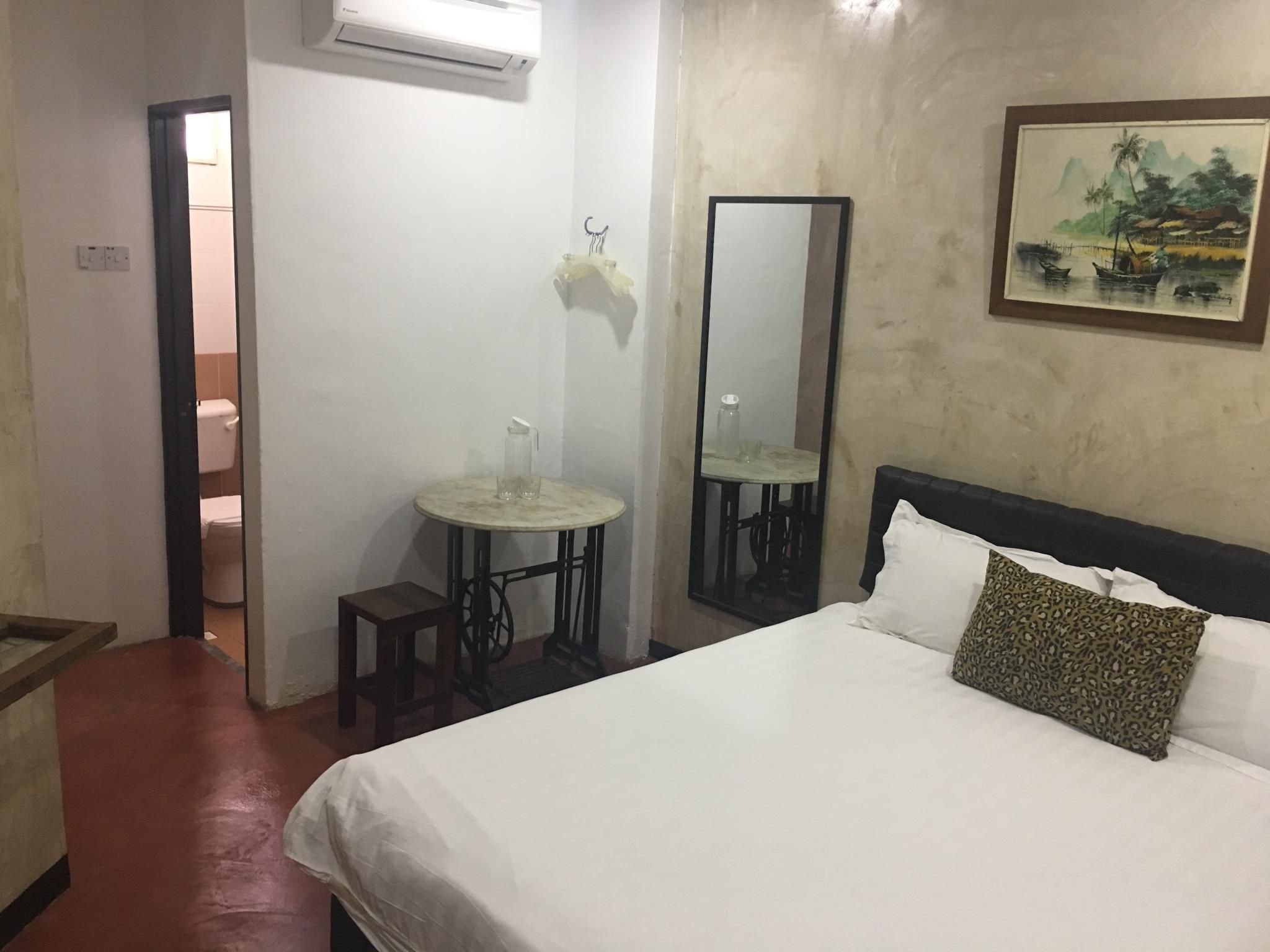 Rock Wood Hotel Superior Queen Bed 2