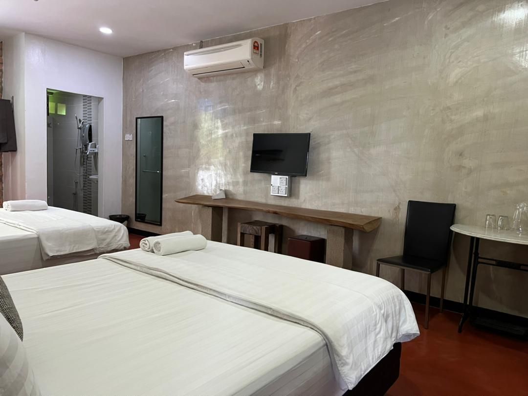 Rock Wood Hotel Deluxe - 2 Queen Beds 2