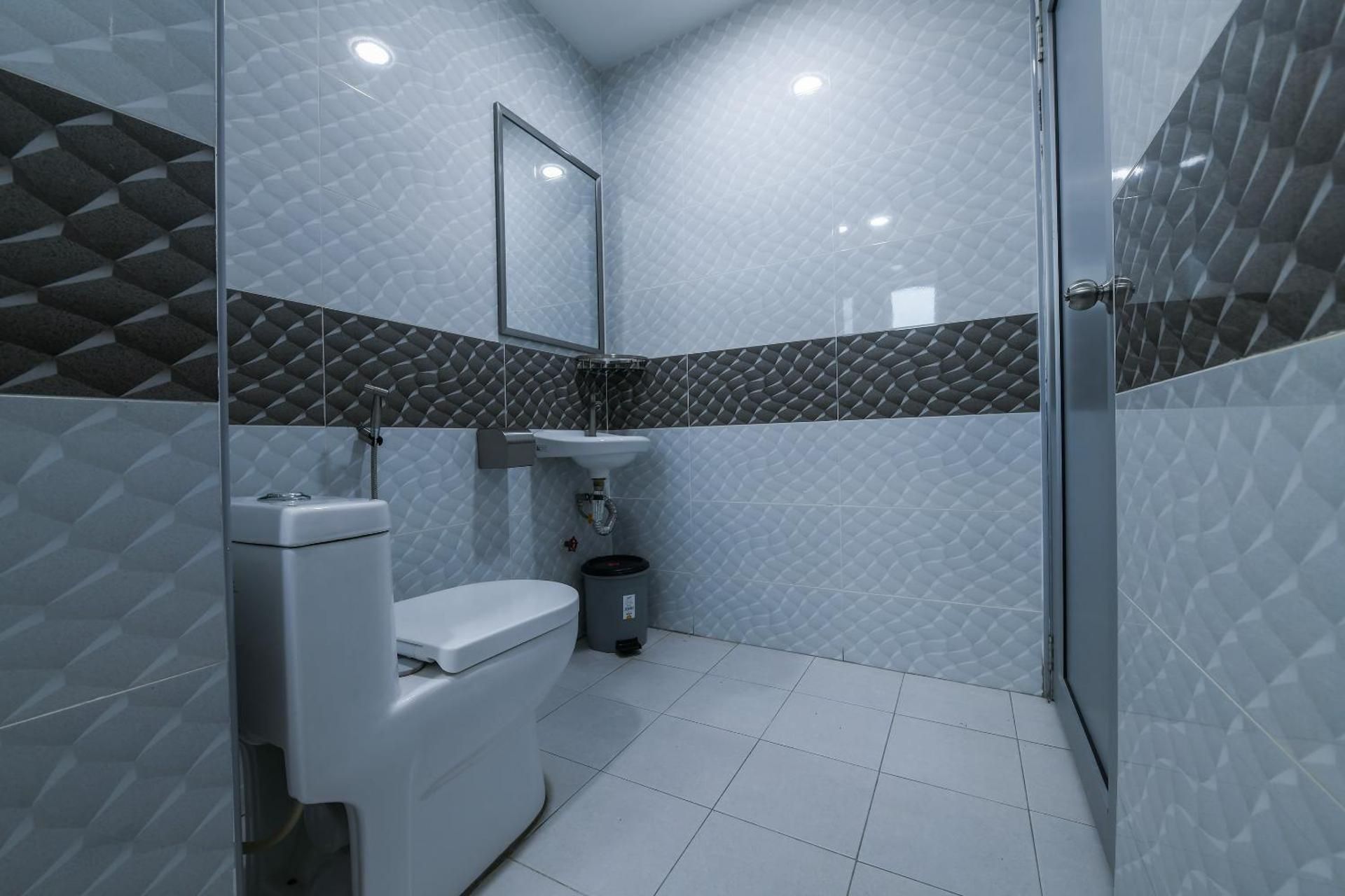 Capital O 90543 Sp Star Hotel Deluxe Triple 3