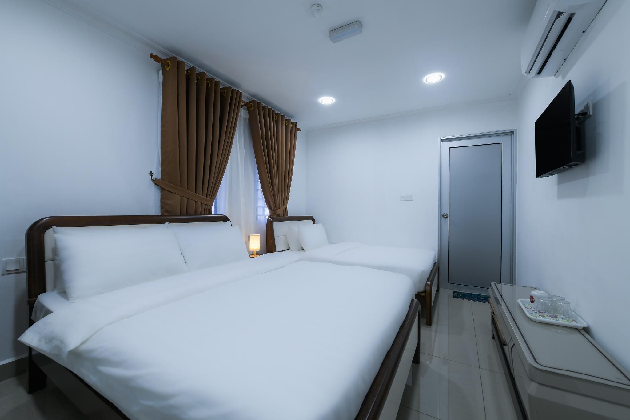 Capital O 90543 Sp Star Hotel Deluxe Triple