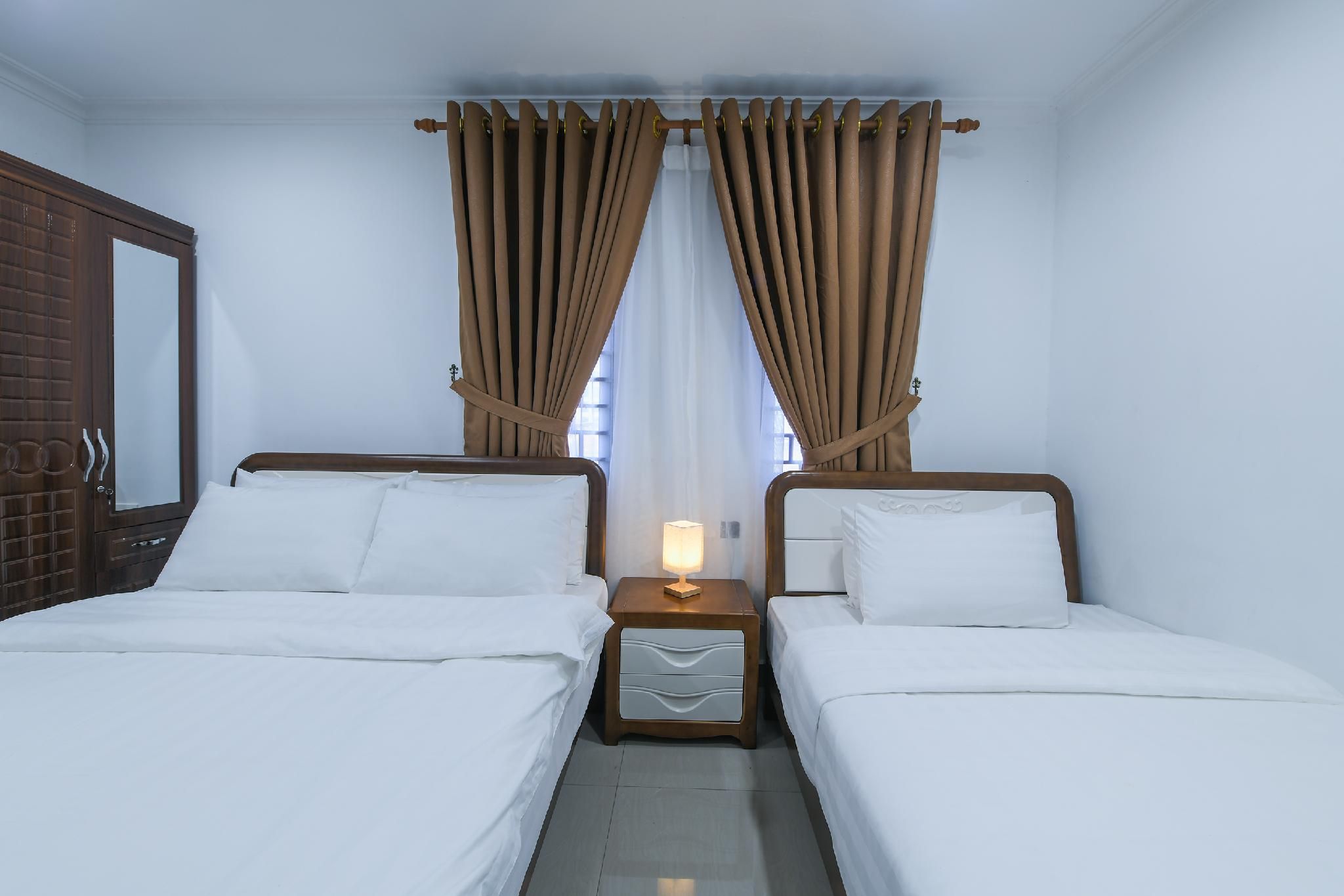 Capital O 90543 Sp Star Hotel Deluxe Triple 2