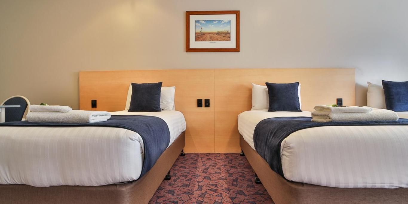 Albert Motel Deluxe Triple Room