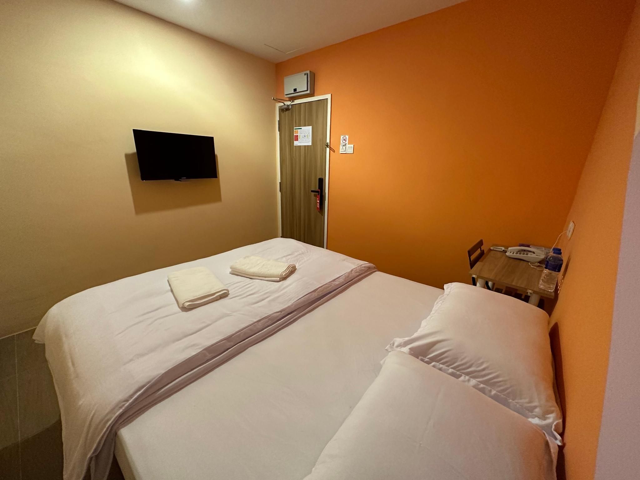 Deluxe Queen Room without Window