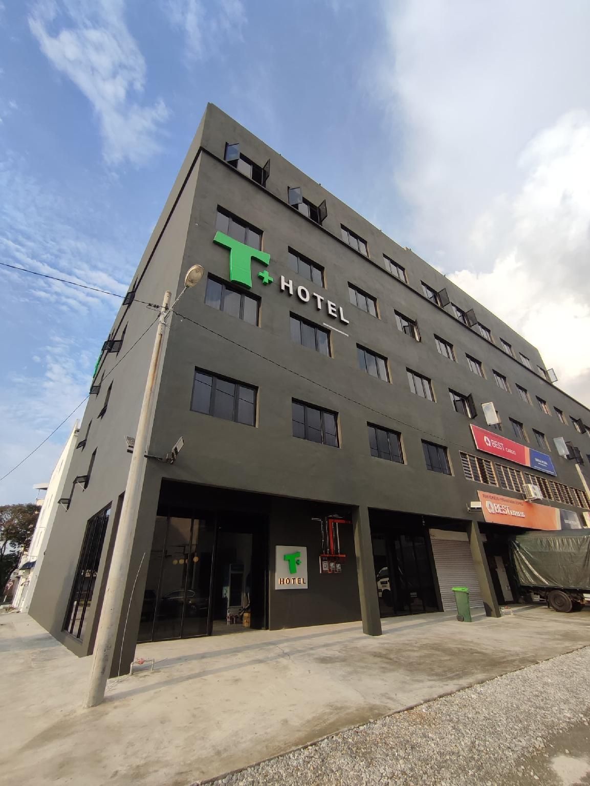 T+ Hotel SP Pekan Lama