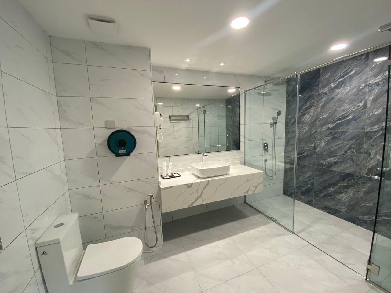 SWISS AVENUE HOTEL Deluxe Junior Suite 3