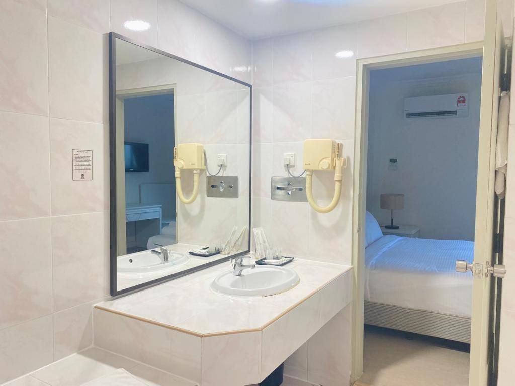 SWISS AVENUE HOTEL Family Room 3