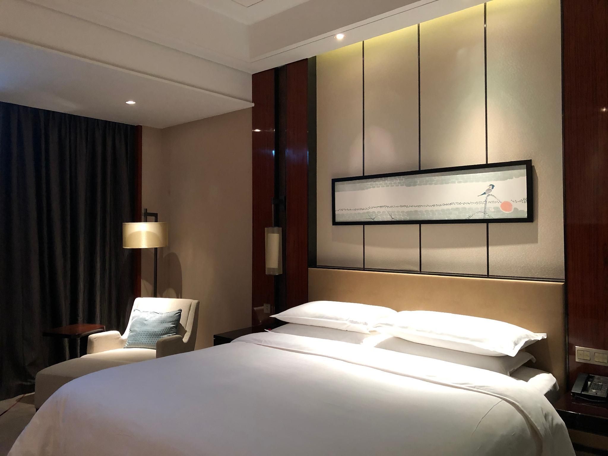 Deluxe Suite, Club level, 1 Bedroom Larger Suite, 1 King