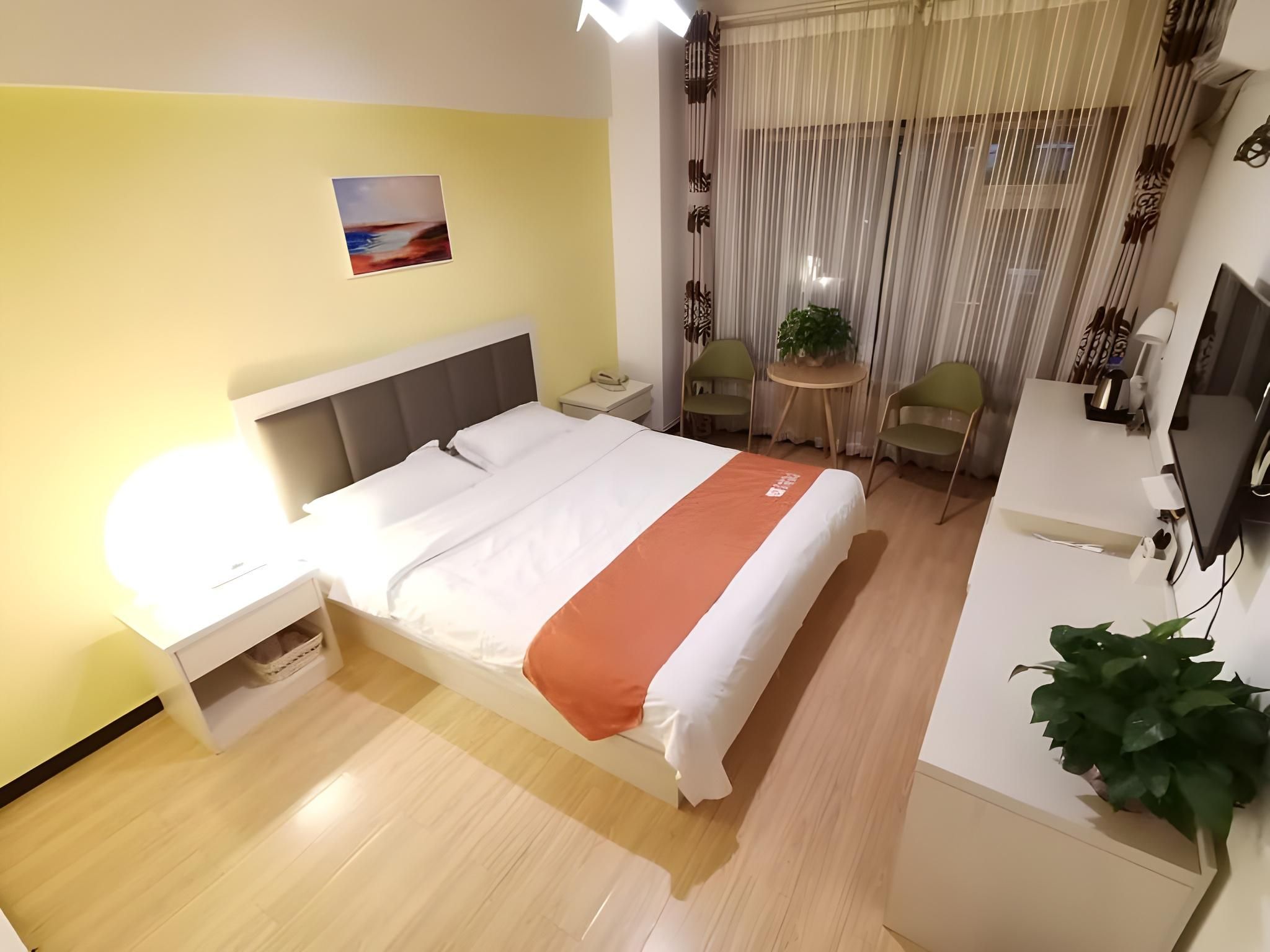 Business Queen Room