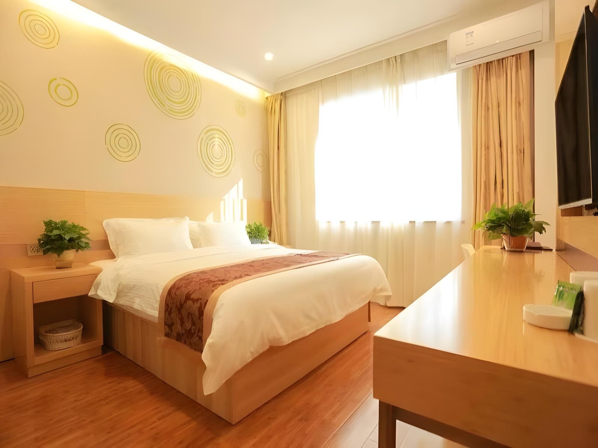 One Queen Bed