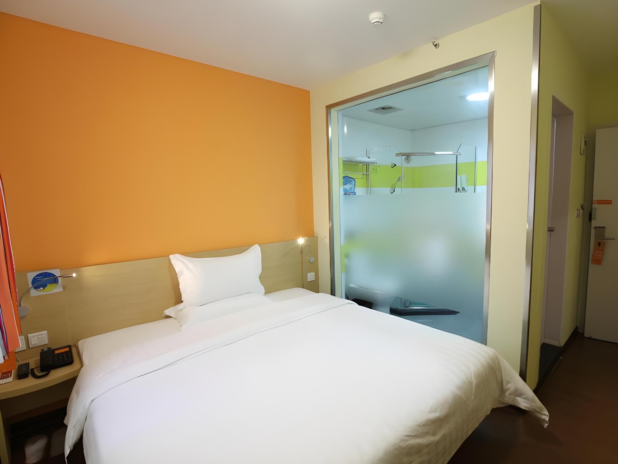 Business Queen Room