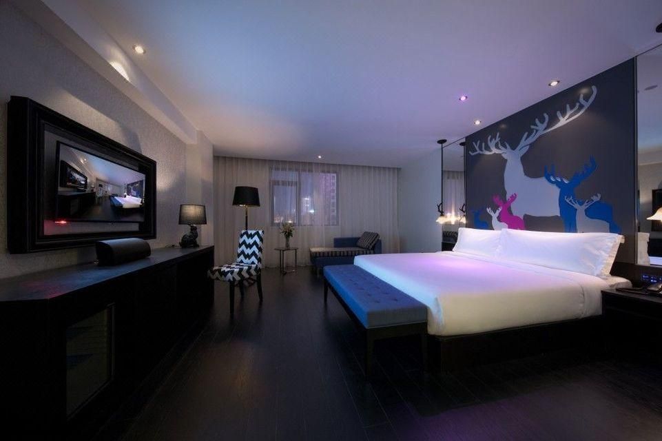Business Queen Room