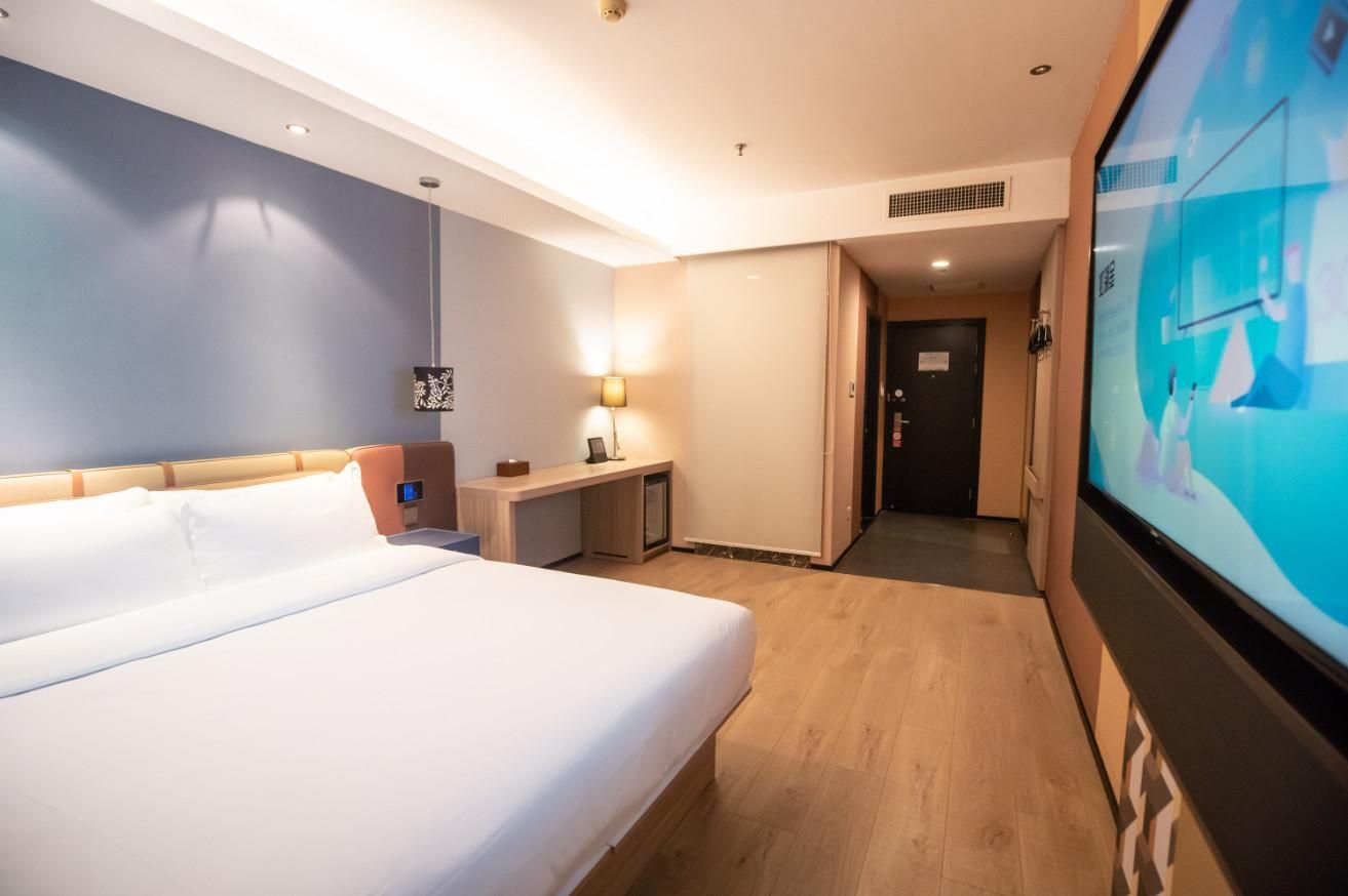 Huazhu - Deluxe Bed Room