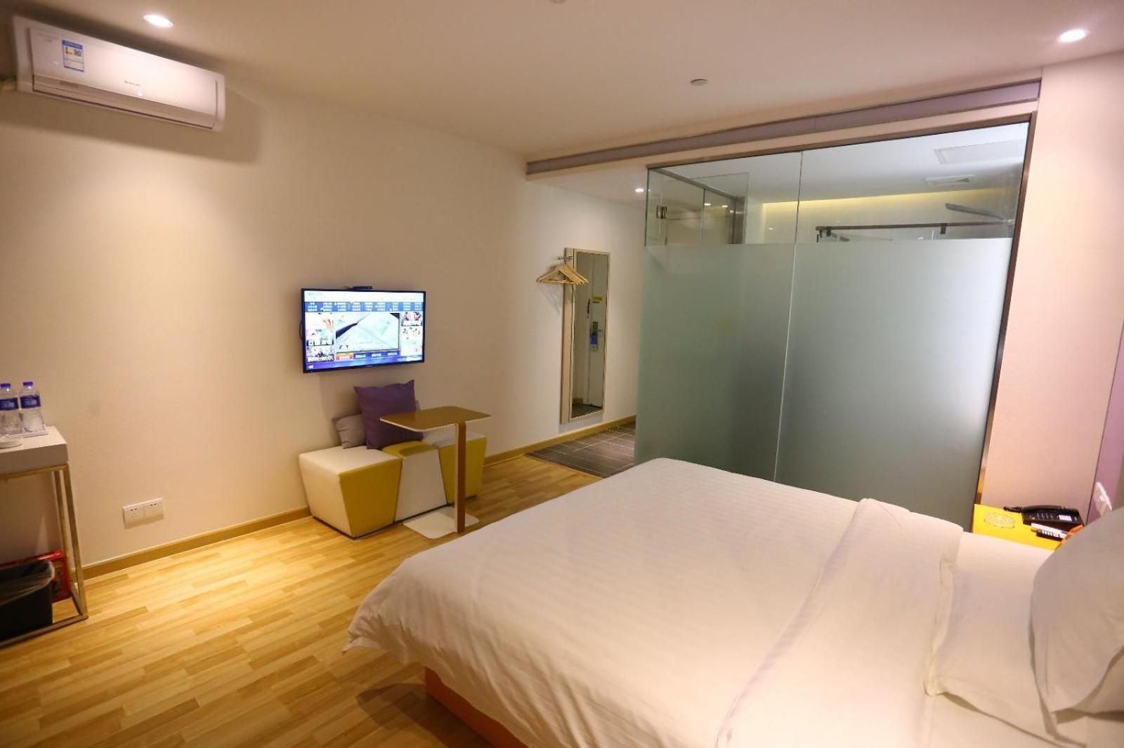 Business Queen Room