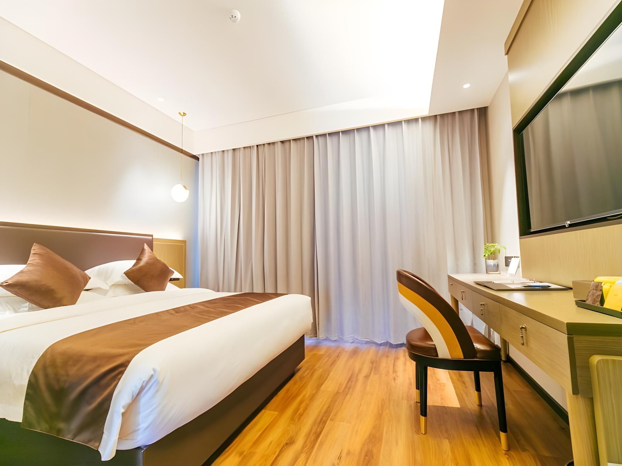 Queen Deluxe Room