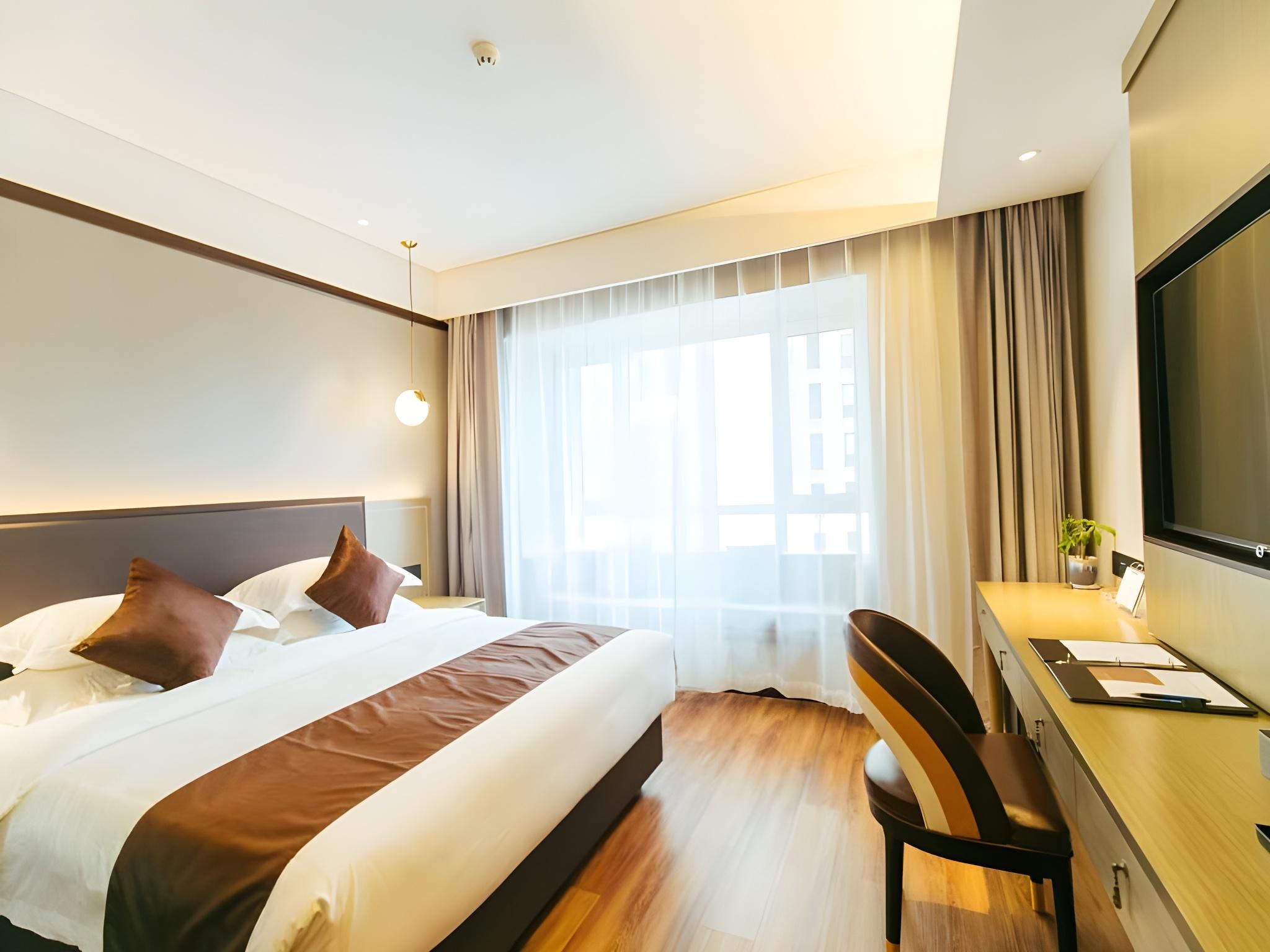 Queen Deluxe Room