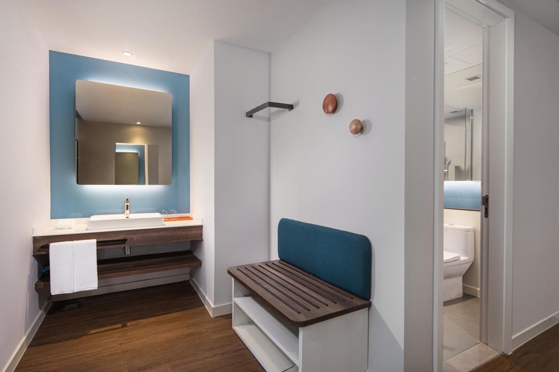 Double Room with Mobility Accessible Roll In Shower