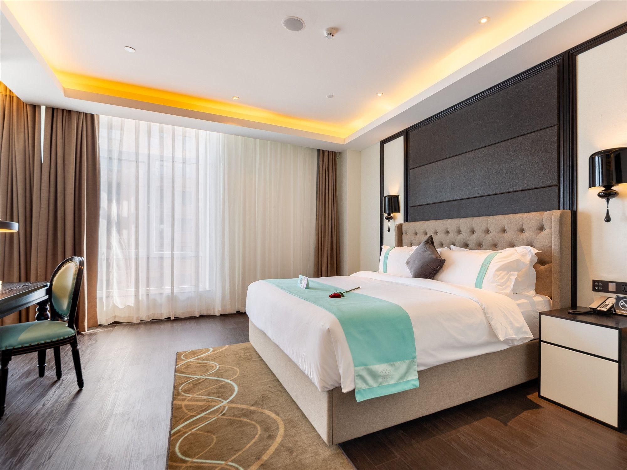 Xana - Elegant Room