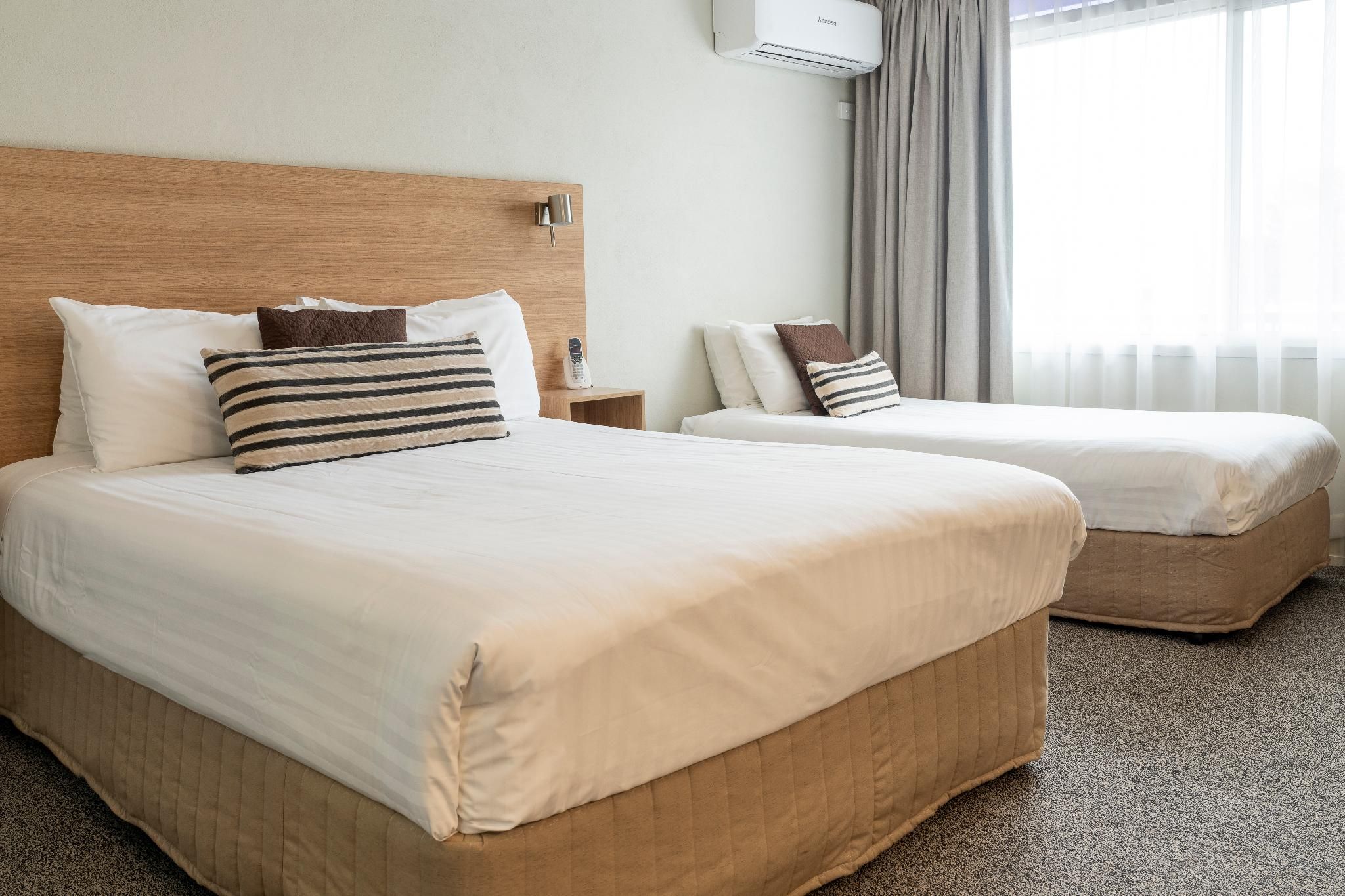 Posthouse Motor Lodge Deluxe Twin Room