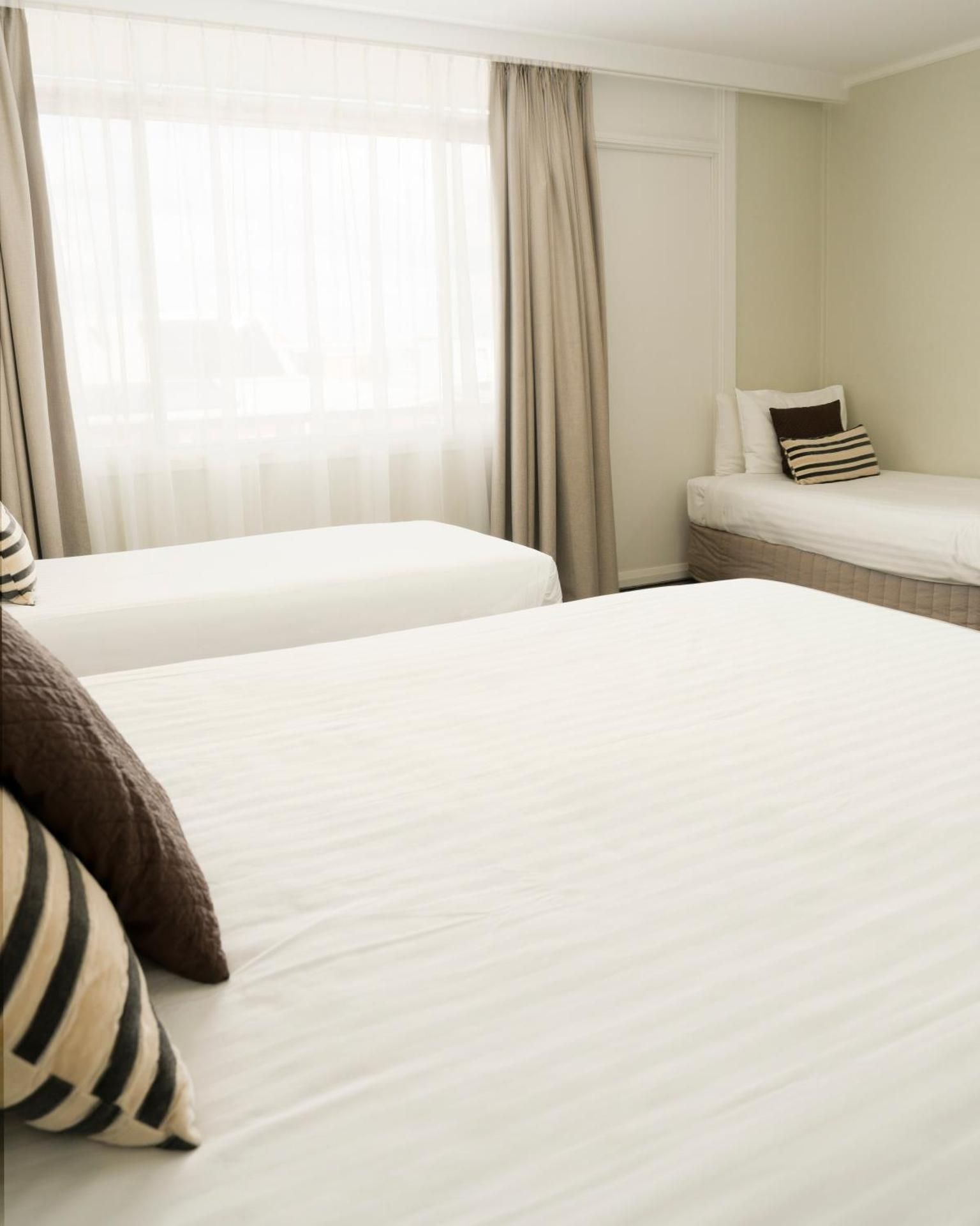 Posthouse Motor Lodge Deluxe Family Room 2