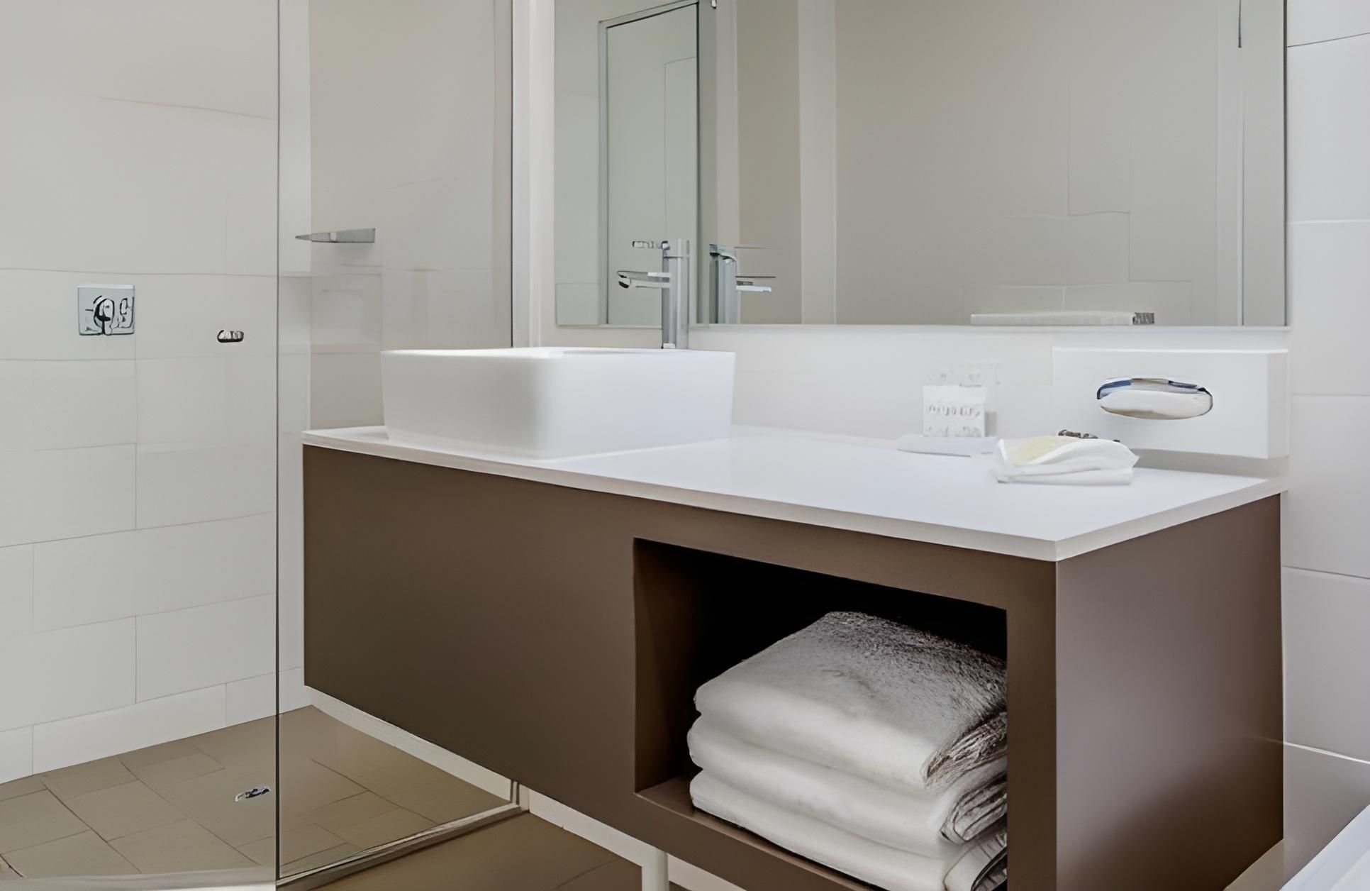 Posthouse Motor Lodge Deluxe Twin Room 3