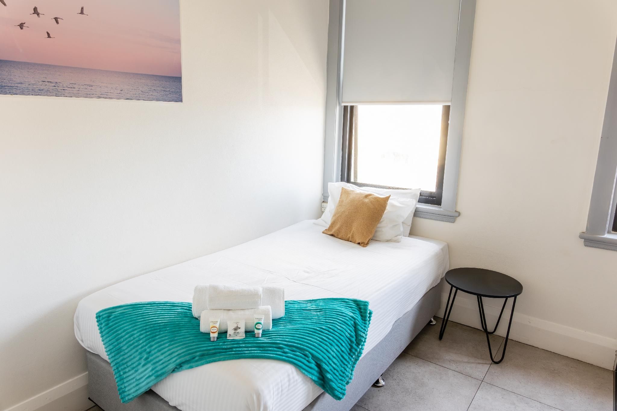 Budget Single Room with Shared Bathroom