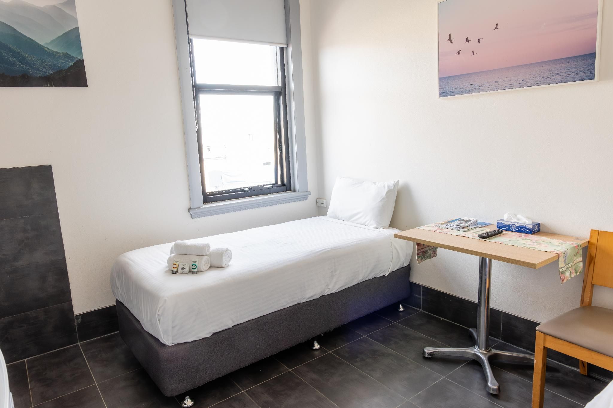 Standard Twin Room with Shared Bathroom