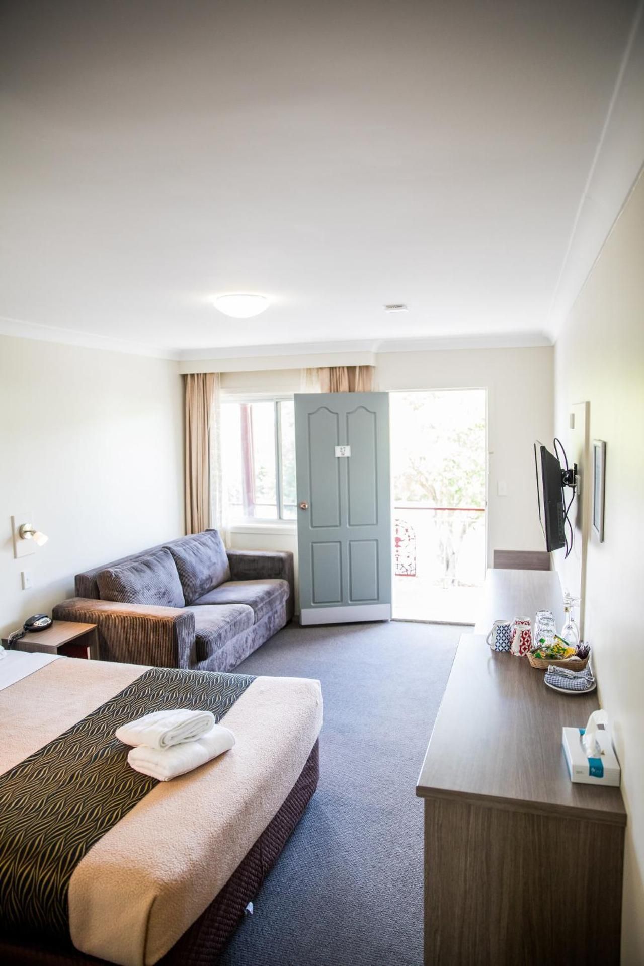 Lilac City Motor Inn & Steakhouse 2-Bedroom Family Suite 3