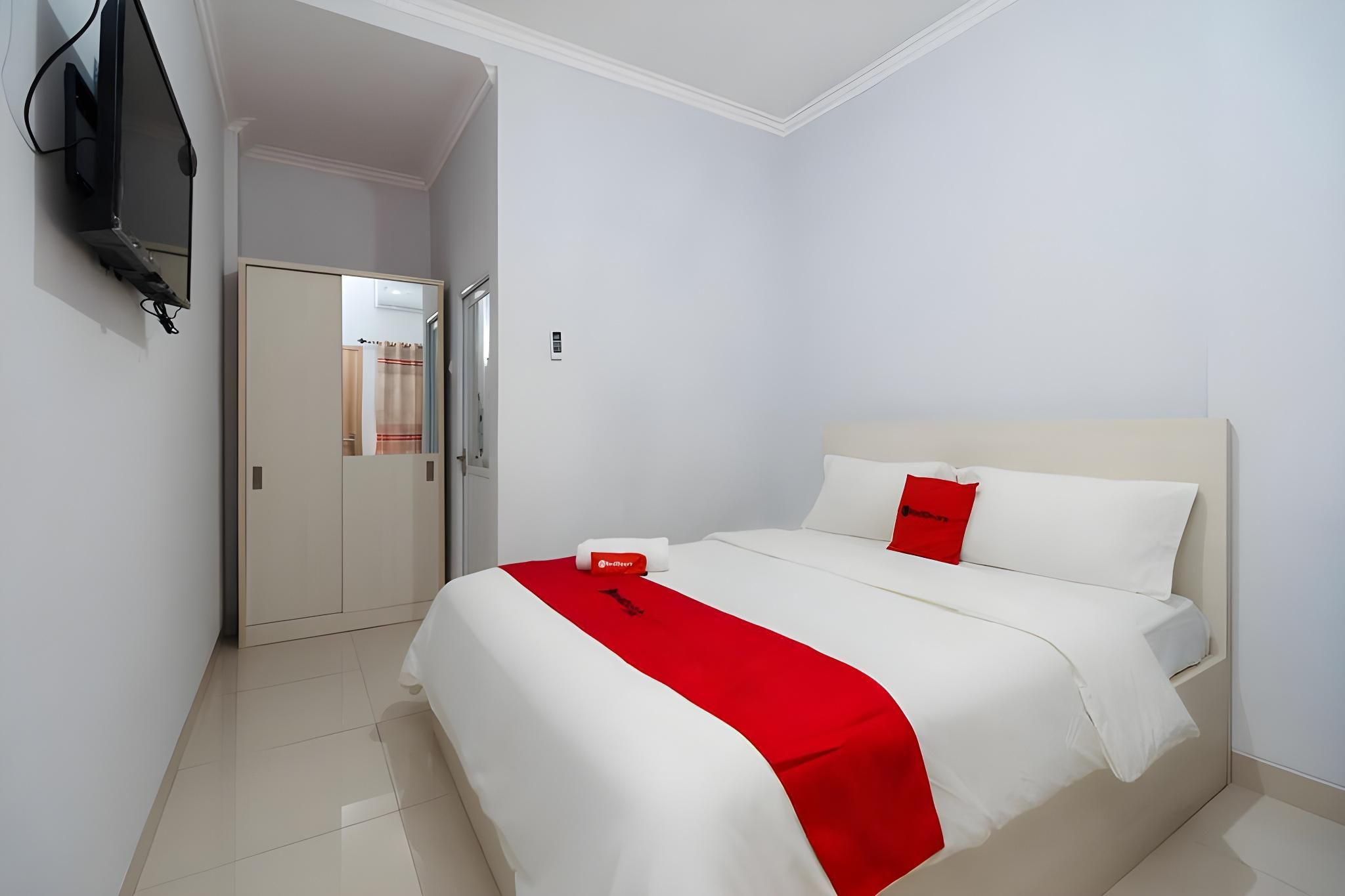 RedDoorz Room