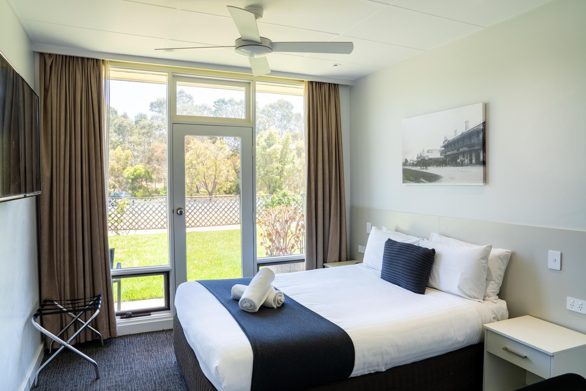 Naracoorte Hotel Motel Superior Queen Room 2