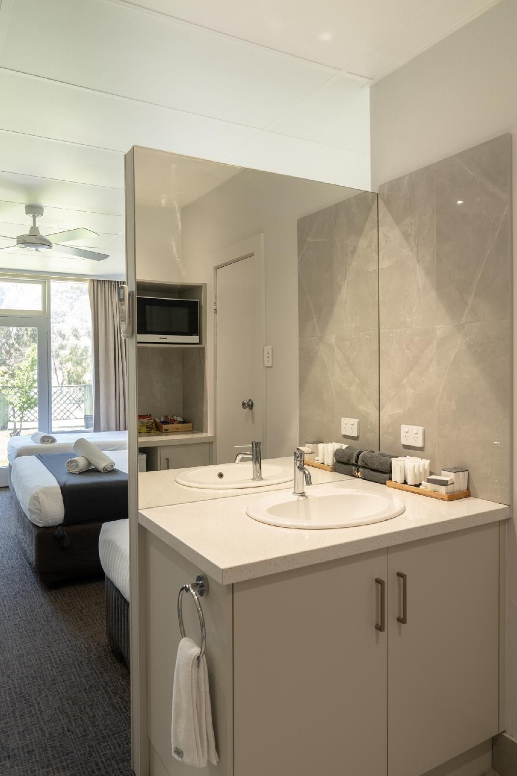 Naracoorte Hotel Motel Superior Family Room 3