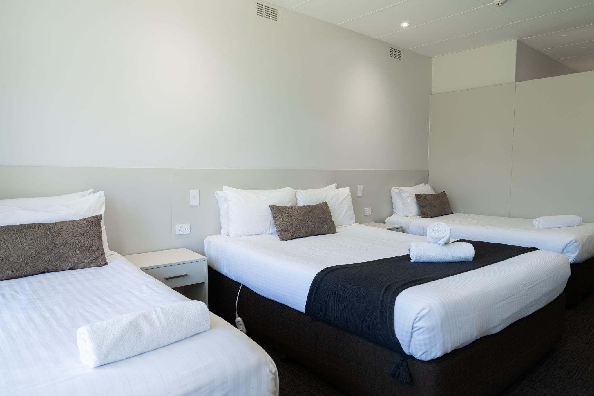 Naracoorte Hotel Motel Superior Family Room 2