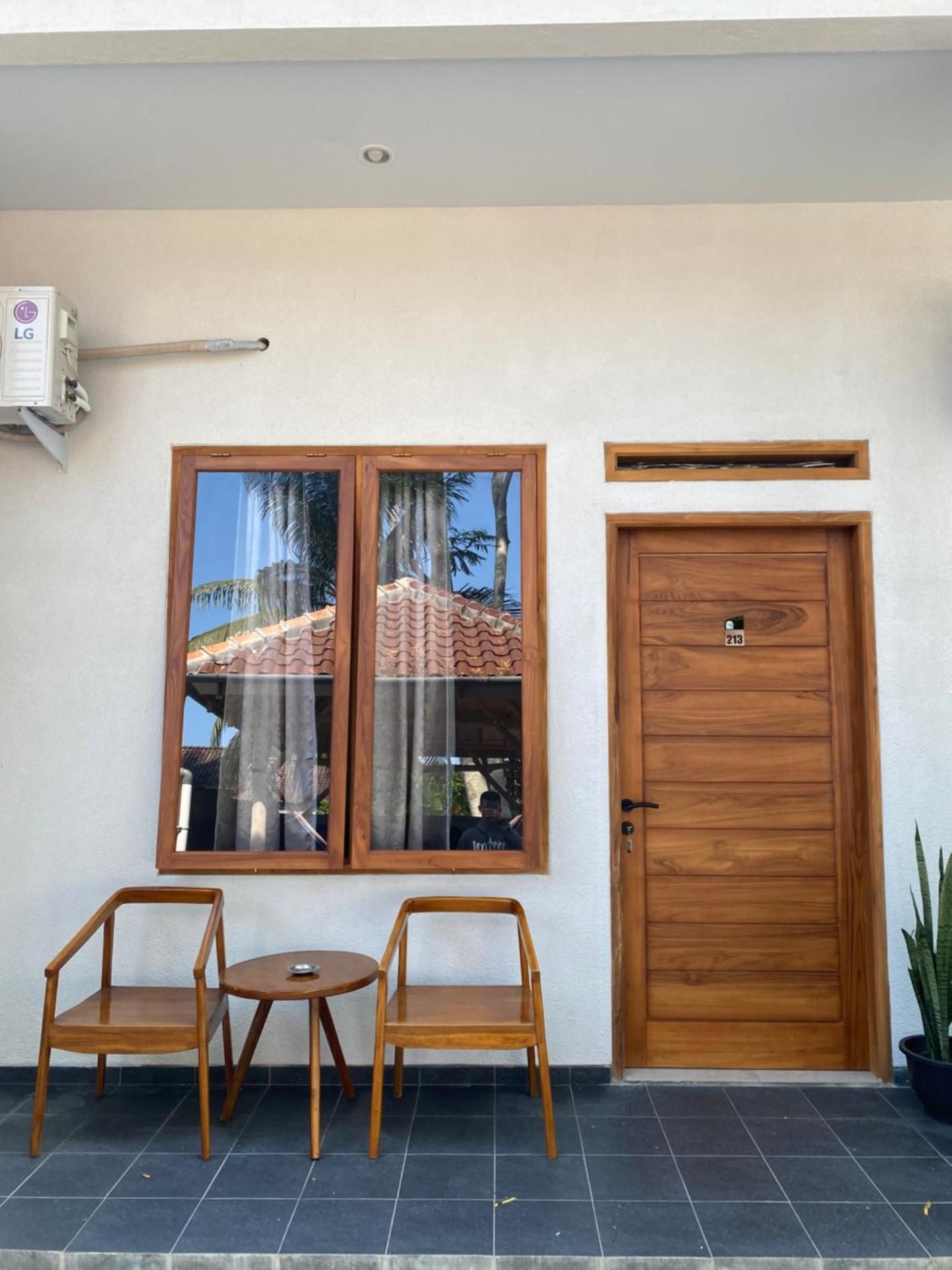Kmanda House