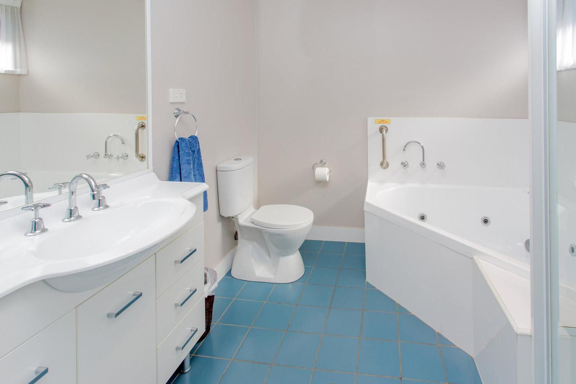 Three-Bedroom Villa with Spa Bath