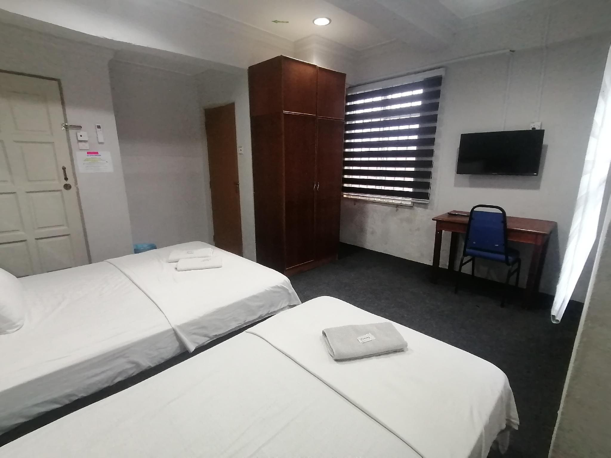 Triple - 1 Queen 1 Single