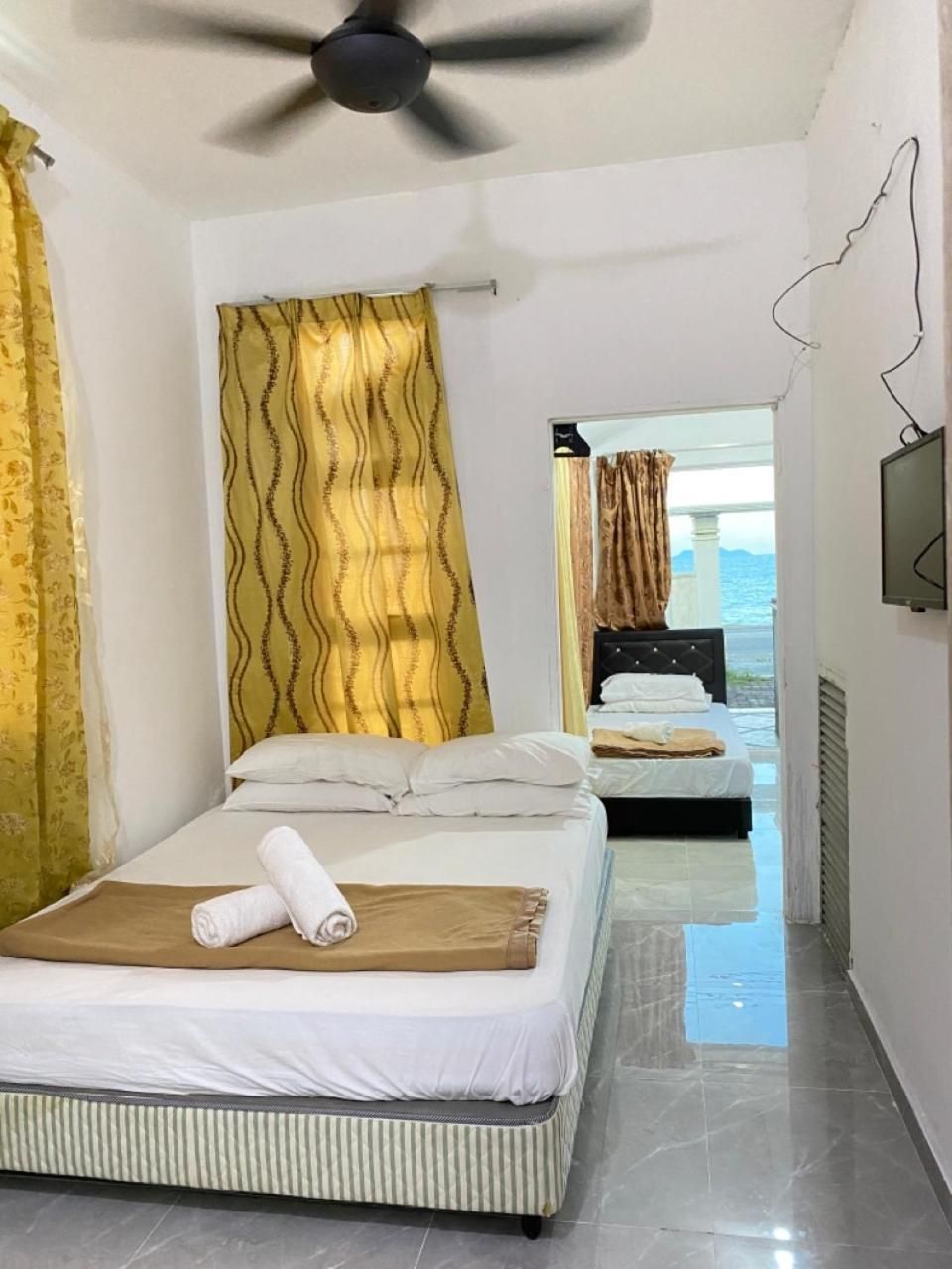 Raihan Beach Resort Deluxe Triple Room