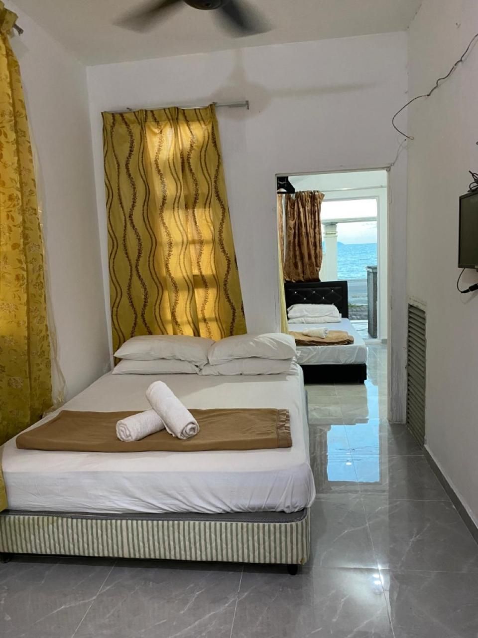 Raihan Beach Resort Deluxe Triple Room 2