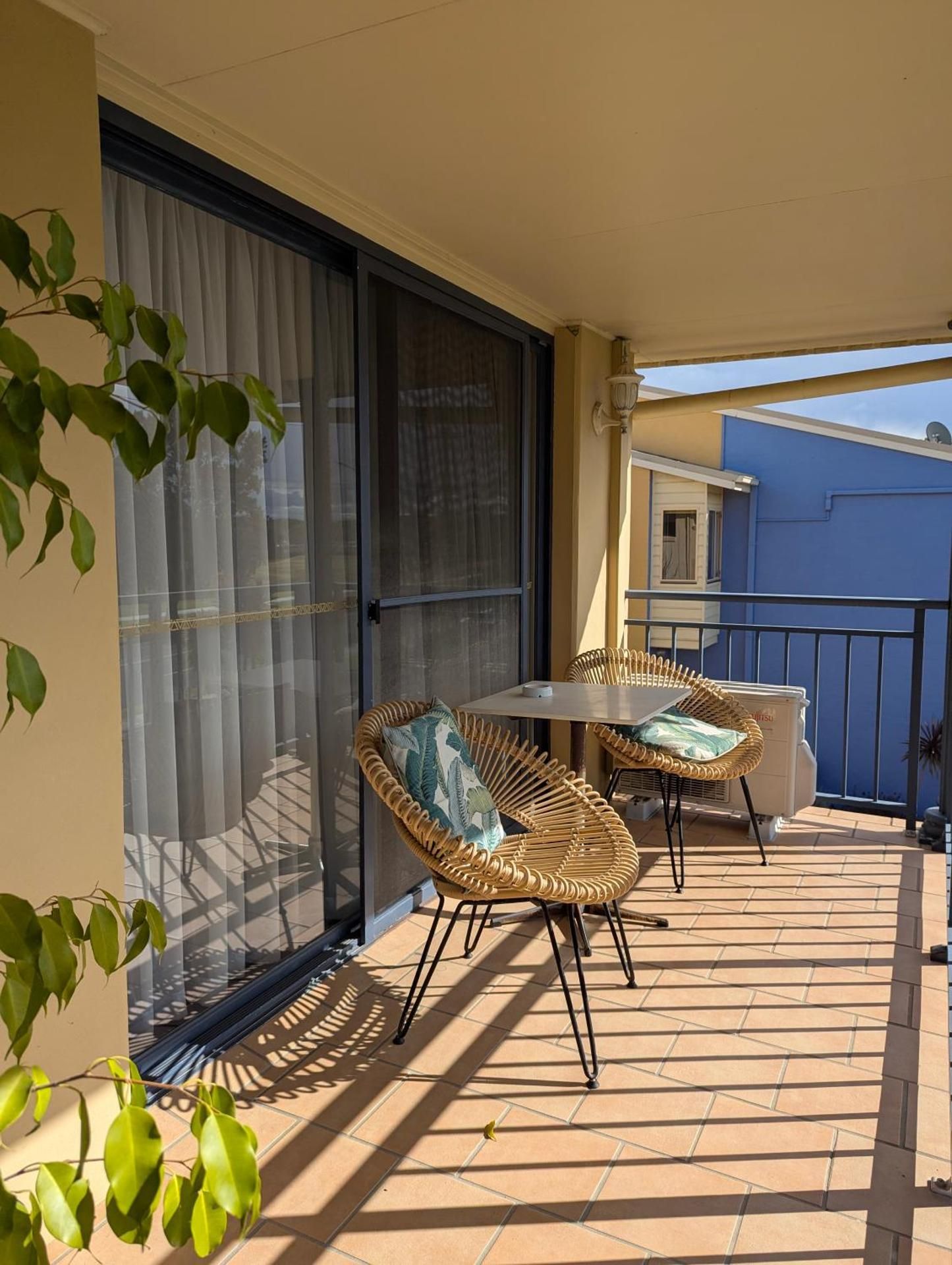 Araluen Motor Lodge One-Bedroom Suite with Water View 2