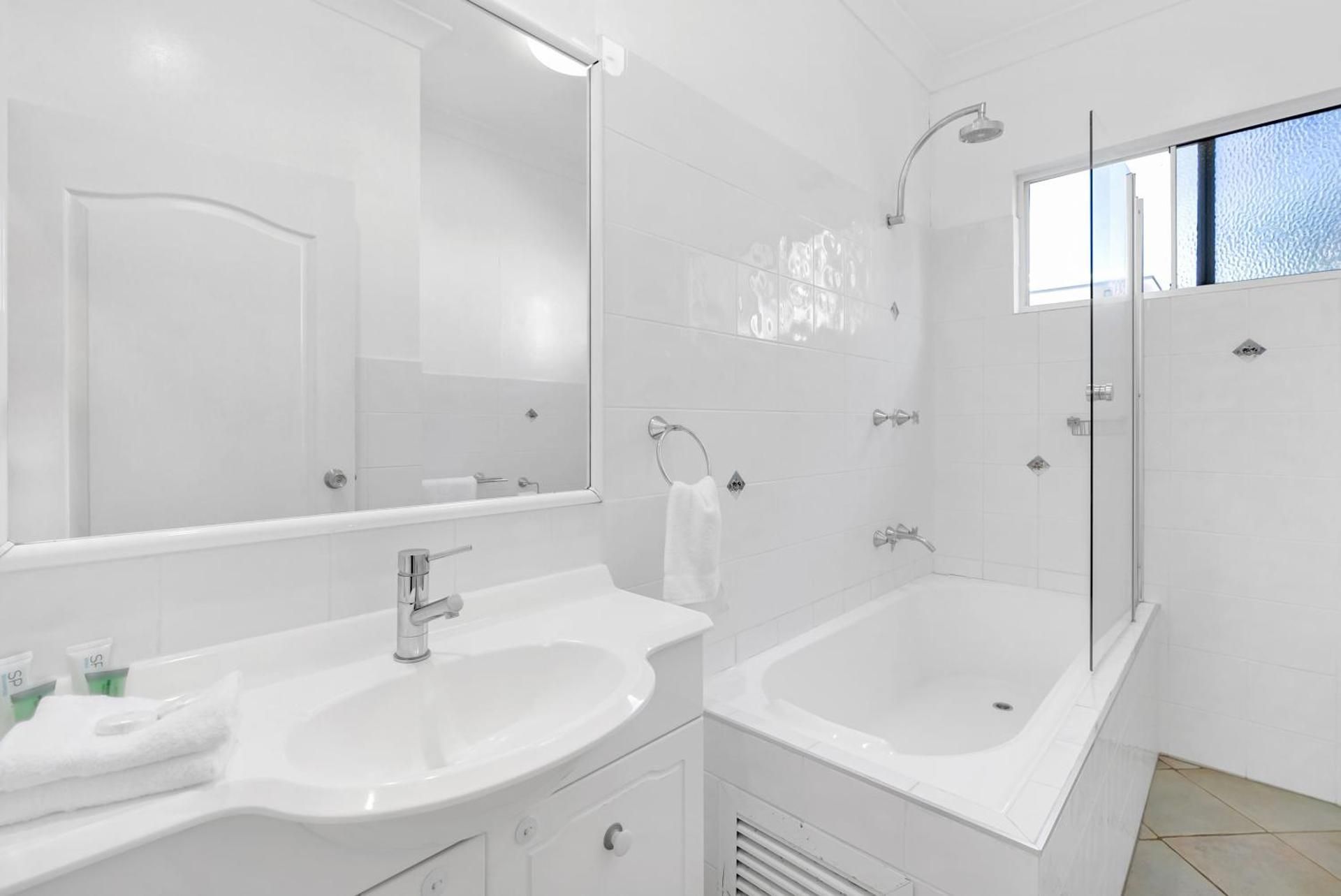 One-Bedroom Apartment with Mountain View - No Pets