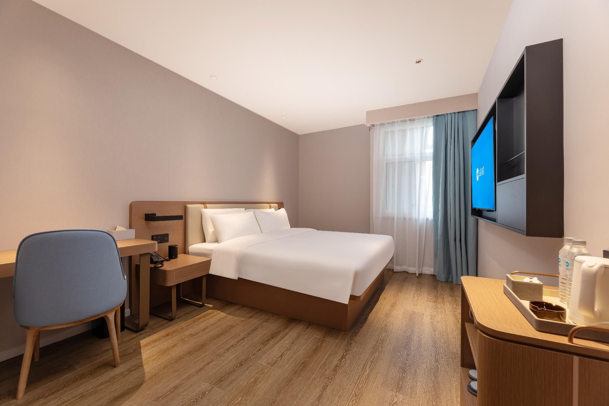 Queen Superior Room