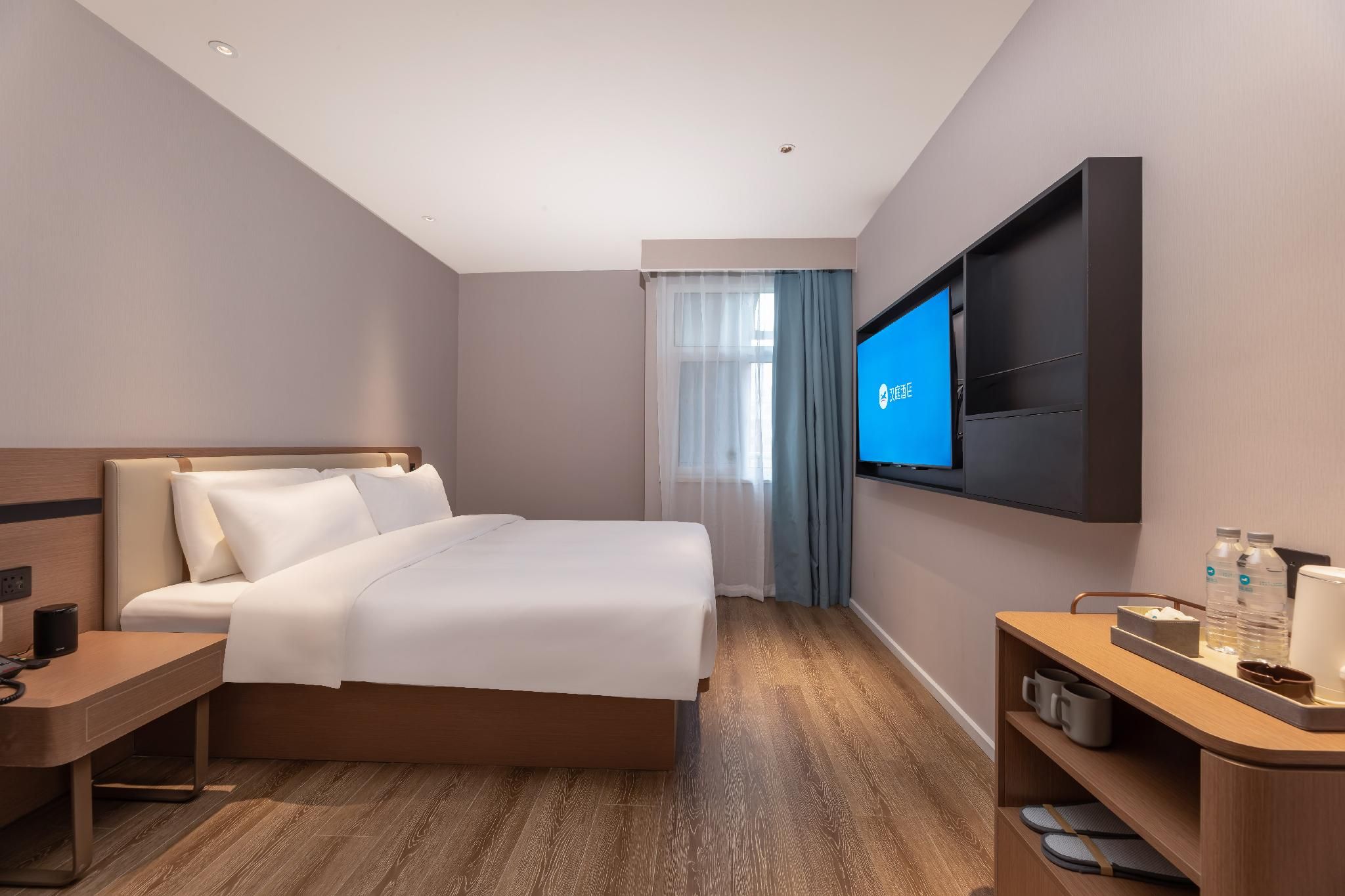 Queen Superior Room