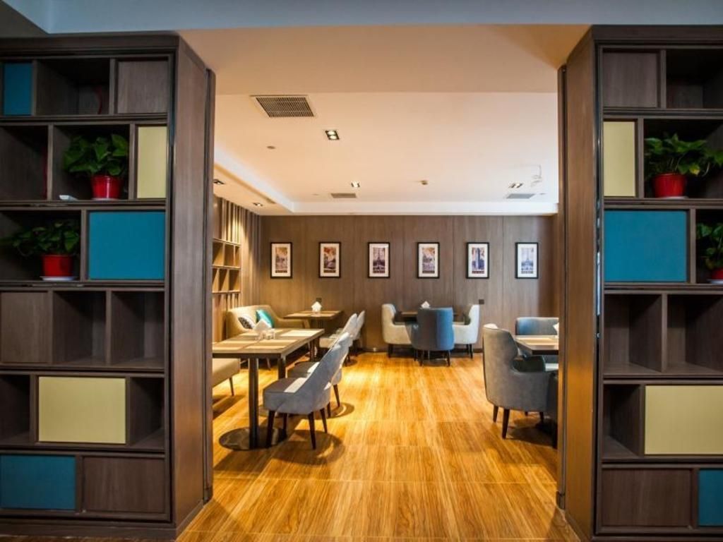 Feature Queen Room
